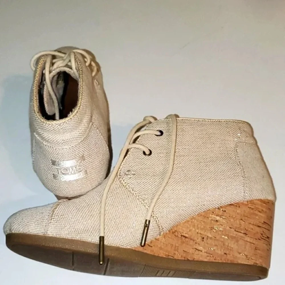 Toms Cream Wedge Shoes with Classic Design 8.5 NWOT